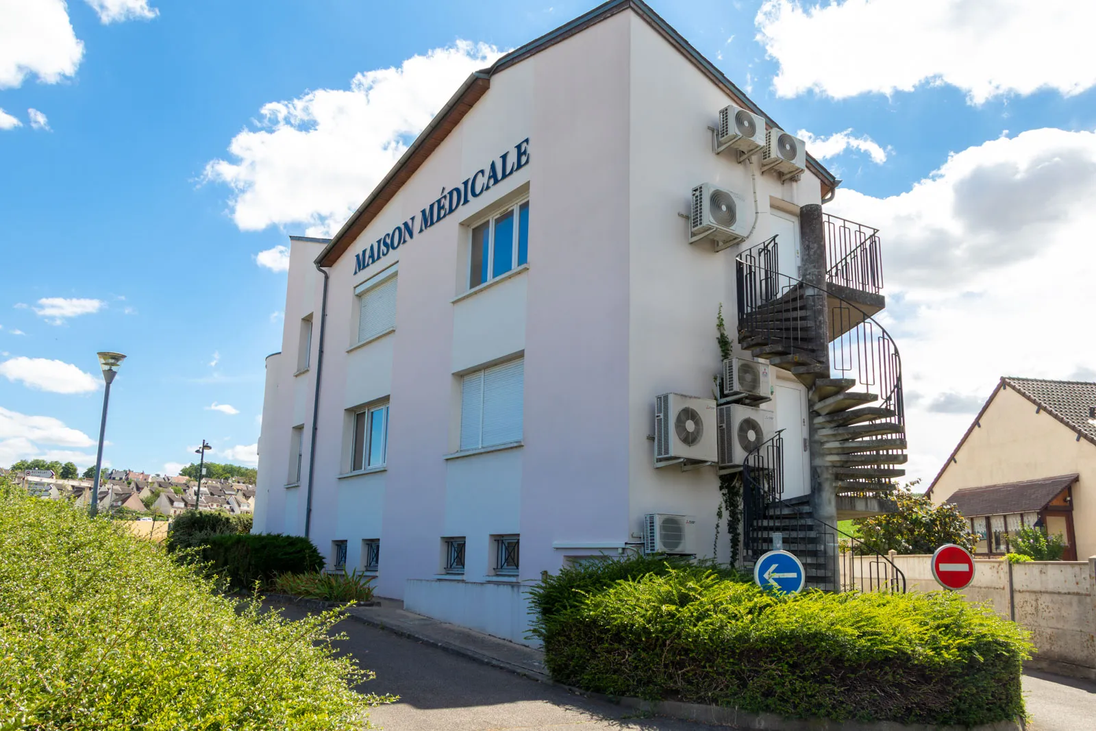 Façade arrière de la Maison Médicale de Buchelay